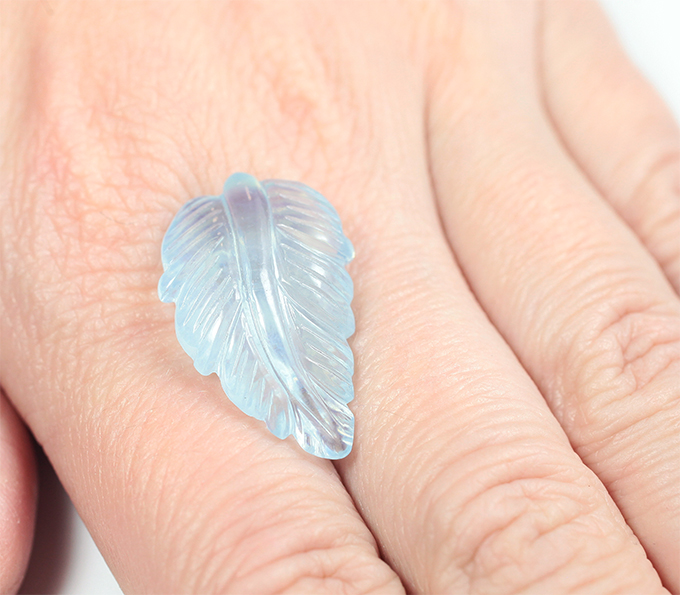 Крупный резной аквамарин 16,86 карата