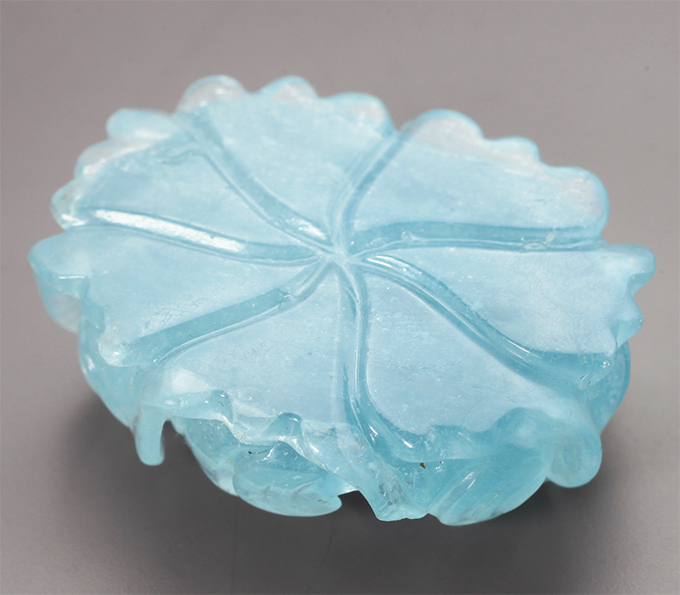 Крупный резной аквамарин 43,44 карата