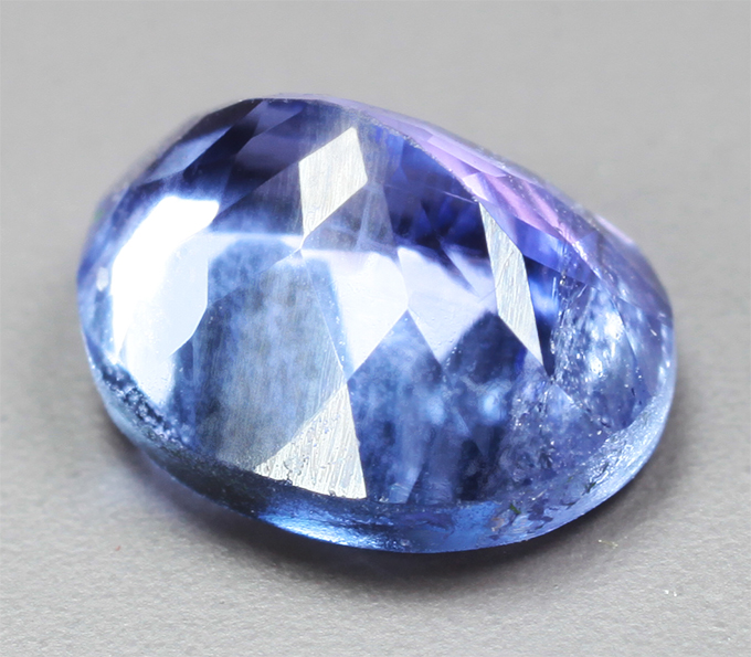 Яркий танзанит 0,88 карата