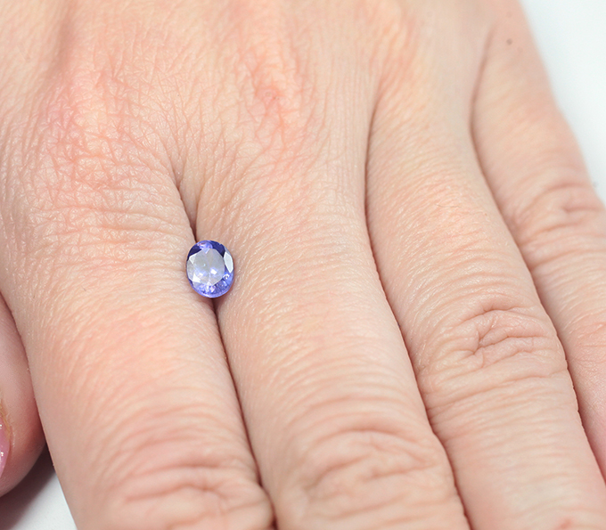 Яркий танзанит 0,88 карата