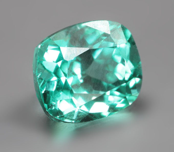 Топовый цвет! "Неоновый" апатит 1,8 карата