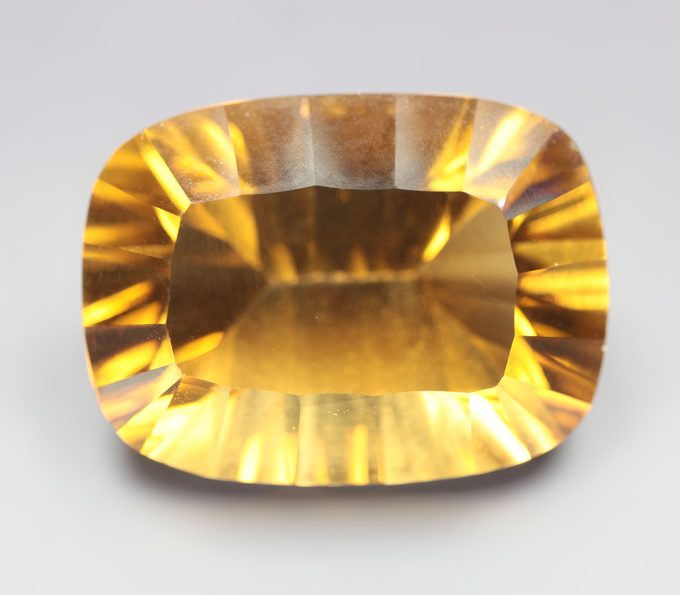 Чистейший крупный цитрин лазерной огранки 16,24 карата