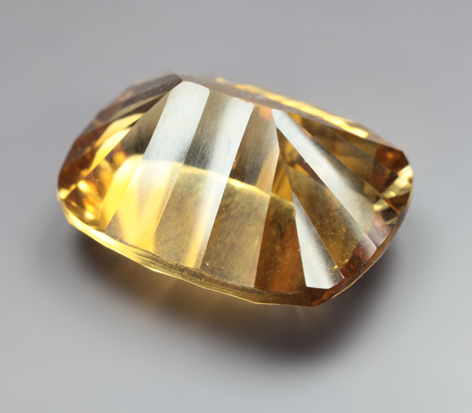 Чистейший крупный цитрин лазерной огранки 16,24 карата