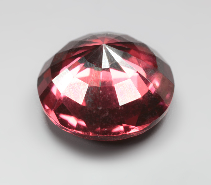 Пироп гранат высокой чистоты 3,72 карата
