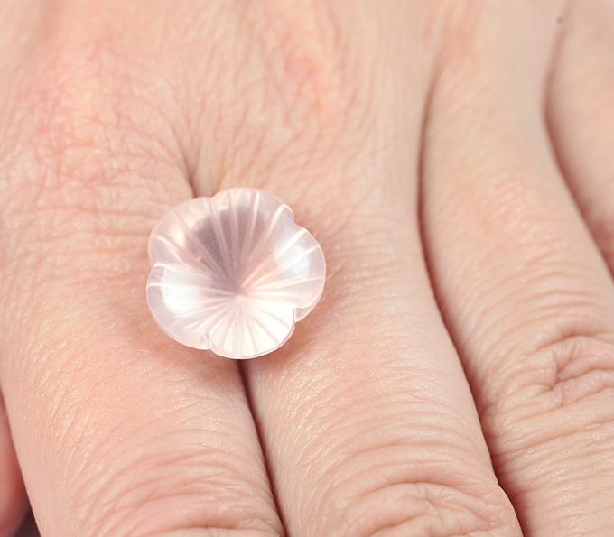 Резной розовый кварц 12,52 карата