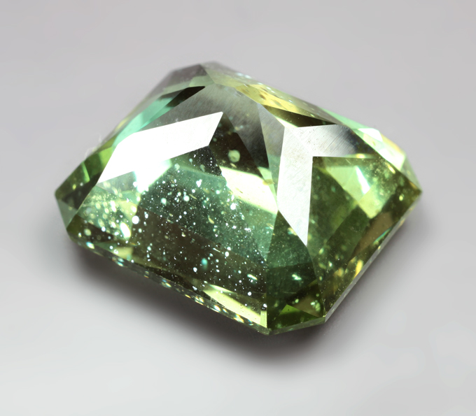 Крупный! Полихромный апатит 20,39 карата