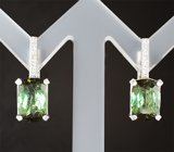 Серьги с зелеными апатитами 5,81 карата и лейкосапфирами Серебро 925