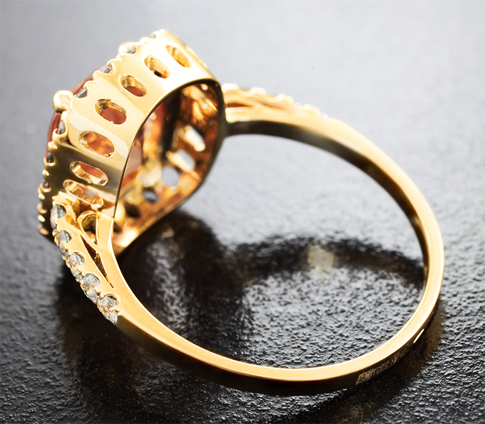 Кольцо с андезином 2,24 карата и бесцветными цирконами