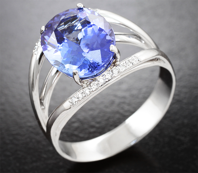 Золото Кольцо с танзанитом 4,92 карата и бриллиантами