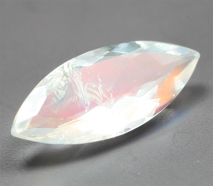 Ограненный лунный камень 0,93 карата