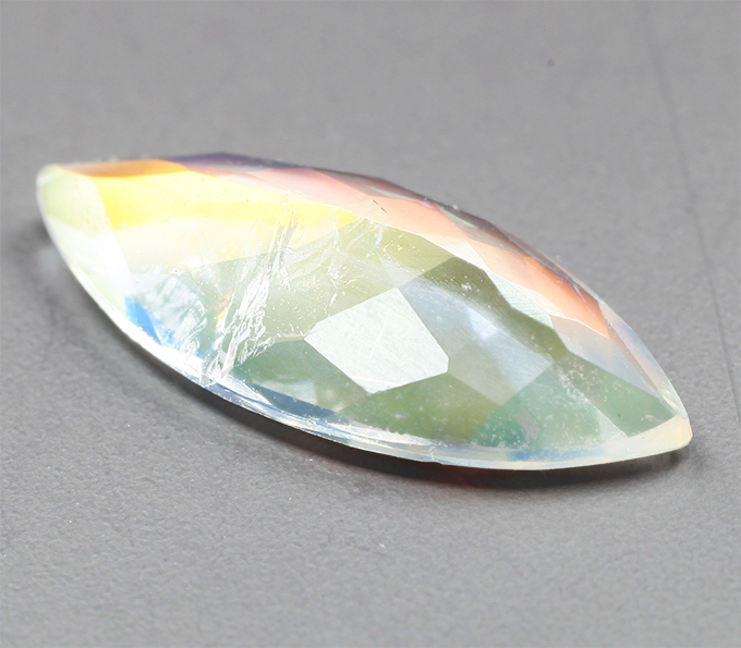 Ограненный лунный камень 0,93 карата