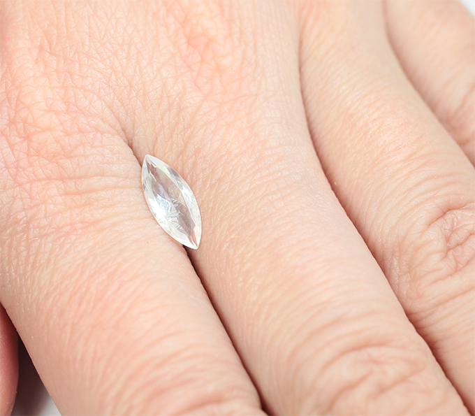 Ограненный лунный камень 0,93 карата