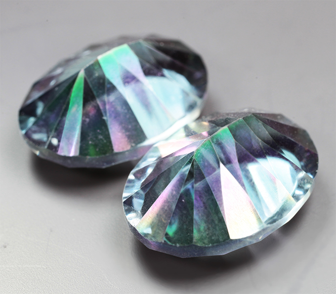 Крупная пара «мистического» кварца 24,55 карата