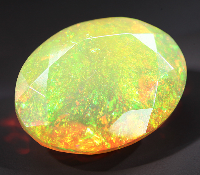 Ограненный эфиопский опал 2,49 карата