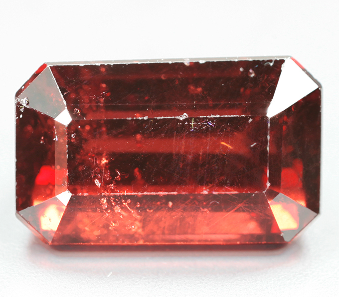 Крупный гранат 4,1 карата