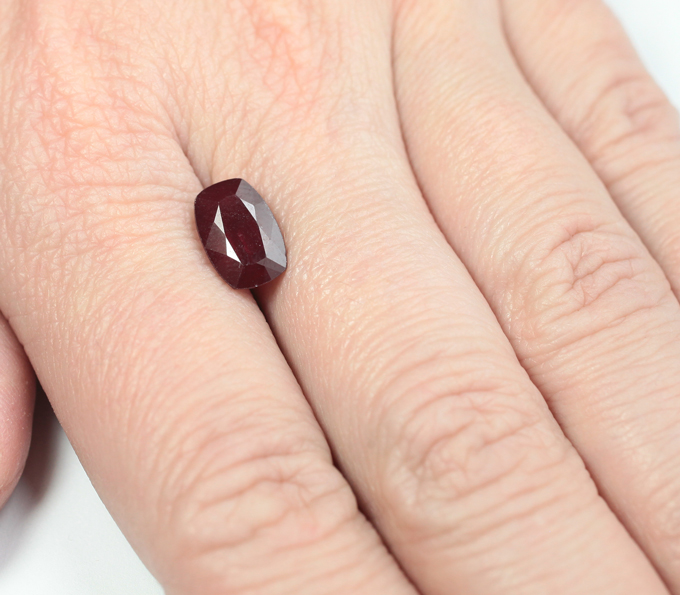 Редкий цвет! Родолит гранат 3,76 карата