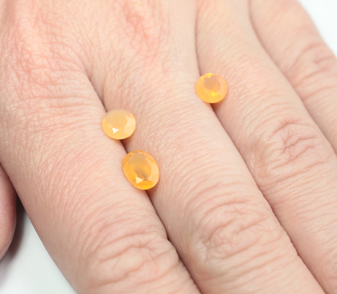 Набор из 3 «солнечных» опалов 1,59 карата