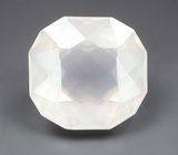 Чистейший крупный оранжево-розовый кварц эффектной огранки 22,69 карата