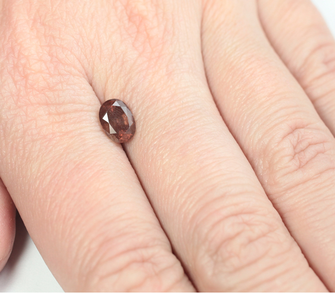 Гранат со сменой цвета 1,6 карата