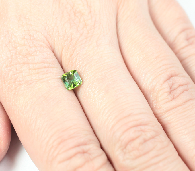 Open color grade! Полихромный турмалин 0,93 карата