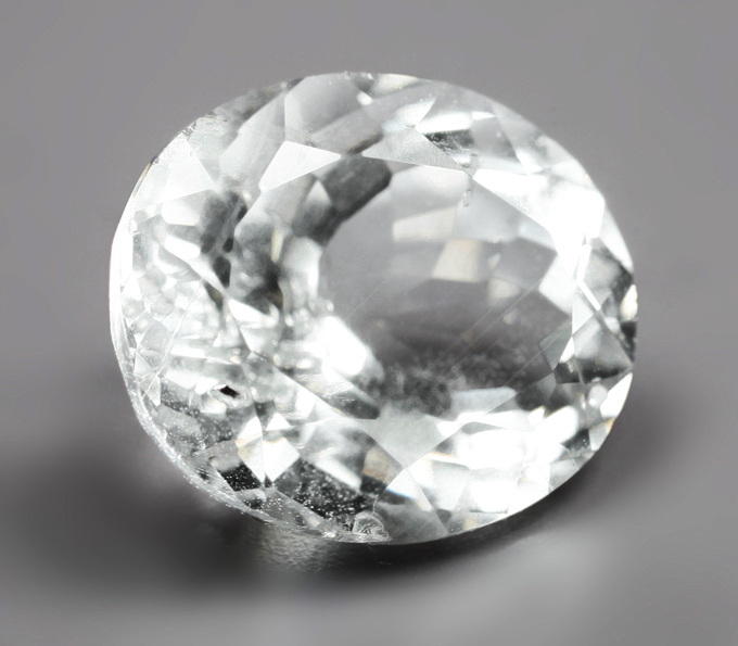 Редкий поллуцит 3,22 карата