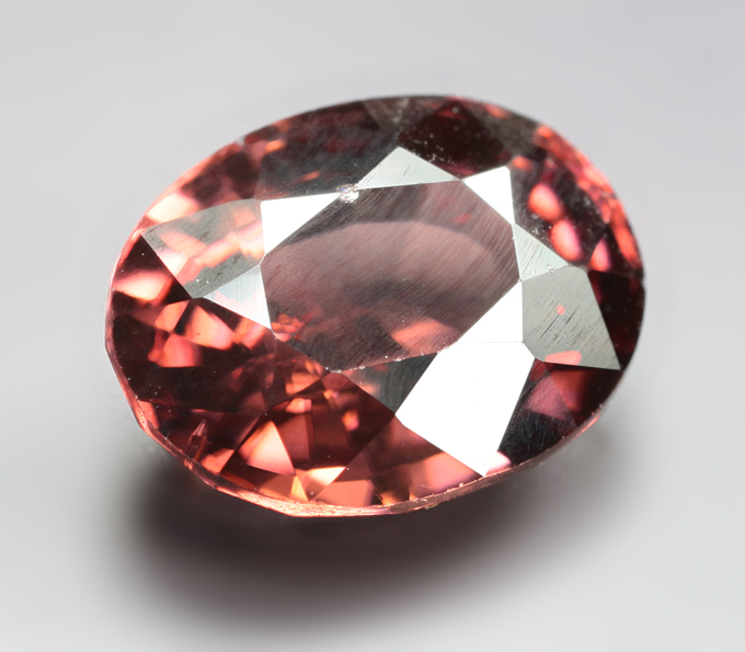 Розовато-оранжевый циркон 3,73 карата