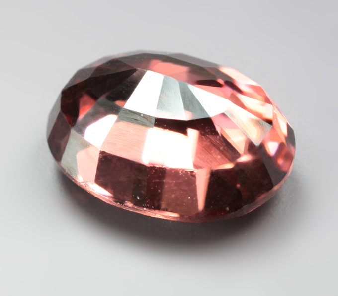 Розовато-оранжевый циркон 3,73 карата