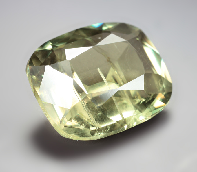 Крупный диаспор 6,8 карата