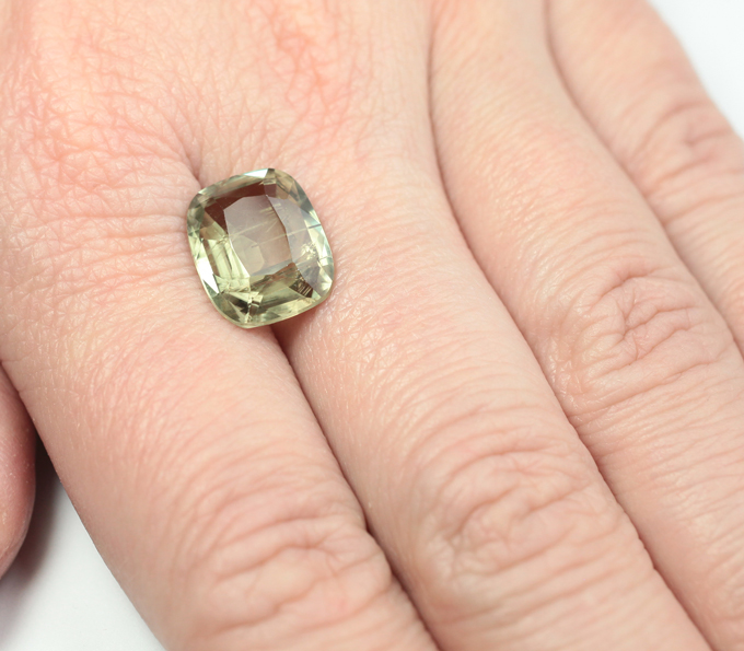 Крупный диаспор 6,8 карата