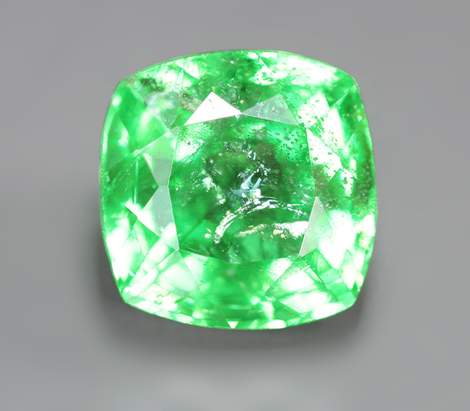 «Неоновый» цаворит 1,28 карата