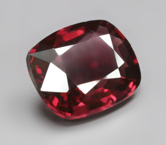 Чистейшая рубиновая шпинель 1,25 карата