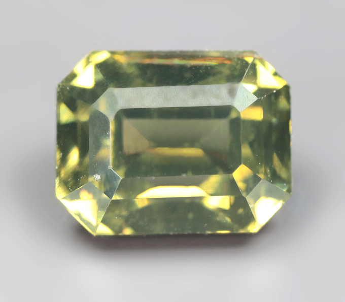 Желто-зеленый циркон 1,91 карата