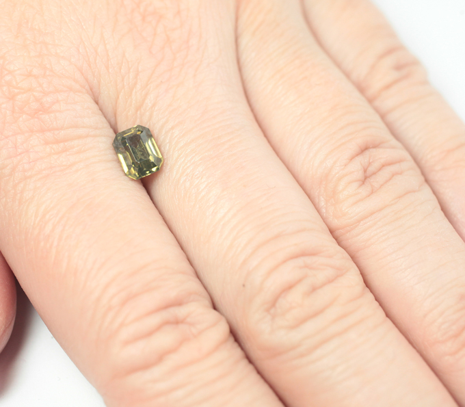 Желто-зеленый циркон 1,91 карата