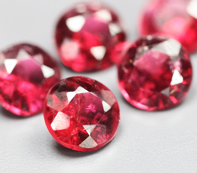 Набор из 5 рубиновых шпинелей 1,21 карата