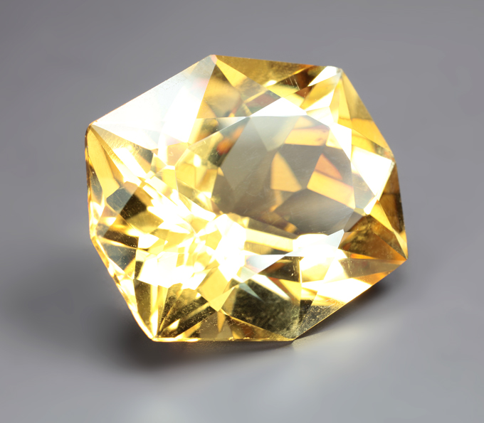 Чистейший крупный цитрин авторской огранки 31,84 карата