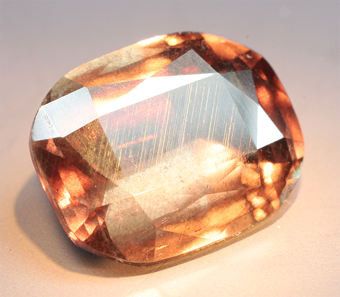 Крупный! Редкий зеленый гранат с александритовым эффектом 3,73 карата