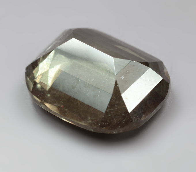 Крупный! Редкий зеленый гранат с александритовым эффектом 3,73 карата