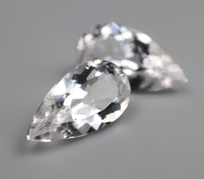 Редкая пара данбуритов 3,74 карата