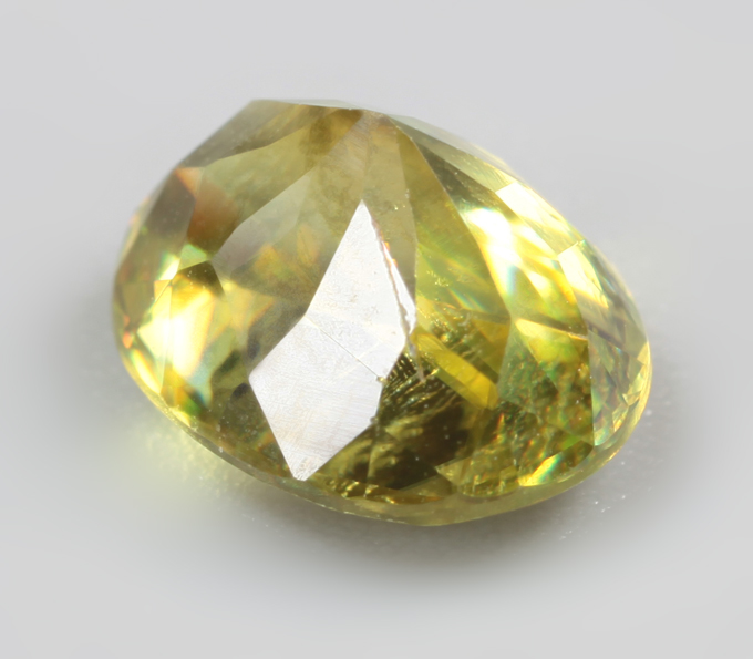 Зеленовато-желтый сфен 1,16 карата