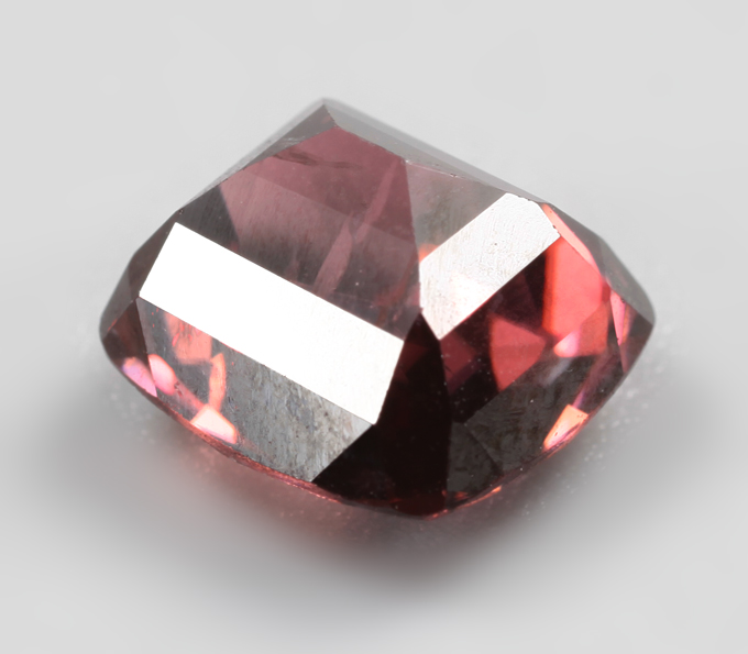 Полихромный циркон 3,34 карата