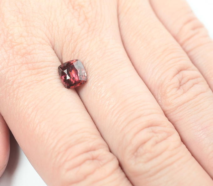 Полихромный циркон 3,34 карата