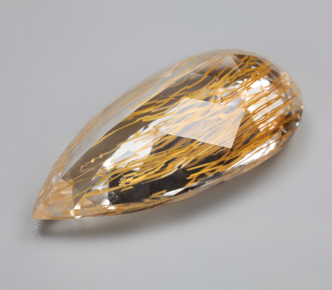 Редкий! Крупный топаз с рутилом 30,98 карата