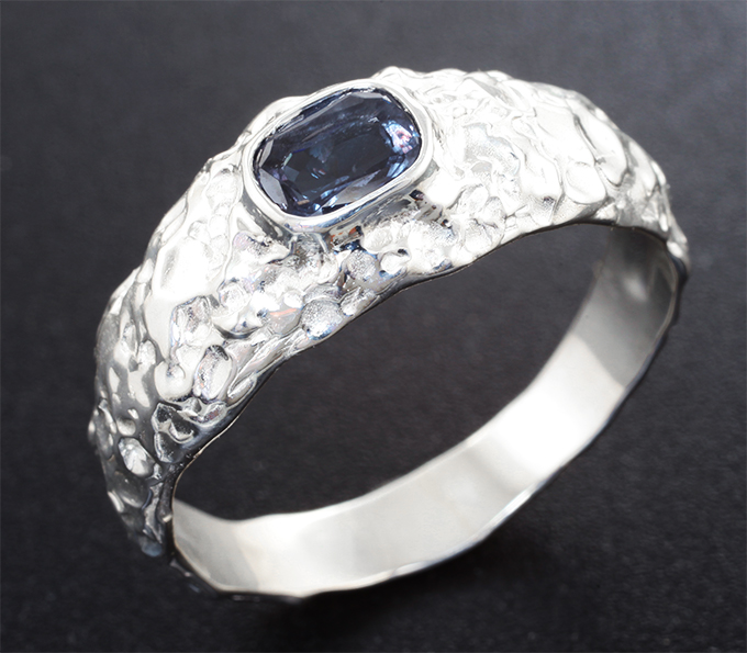 Серебро 925 Кольцо с синим гранатом со сменой цвета 0,89 карата