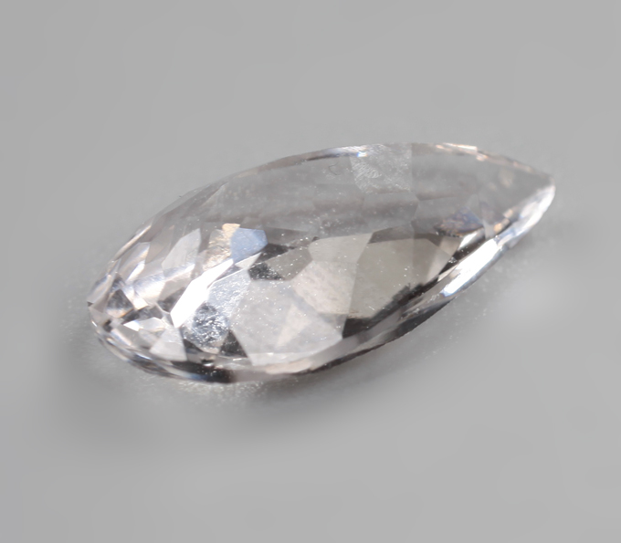 Данбурит высокой чистоты 2,35 карата