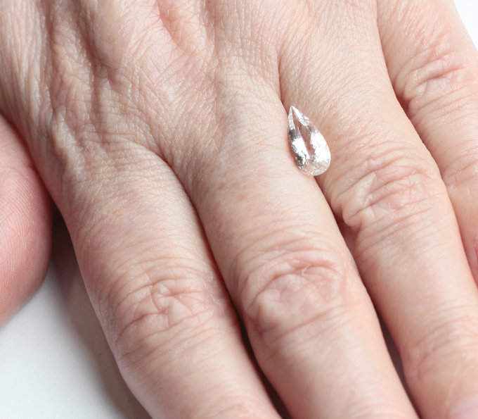 Данбурит высокой чистоты 1,48 карата