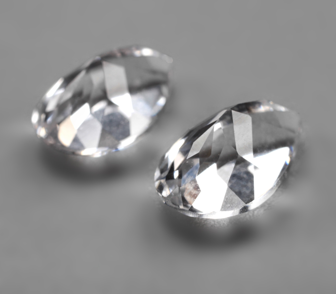 Пара данбуритов высокой чистоты 2,82 карата