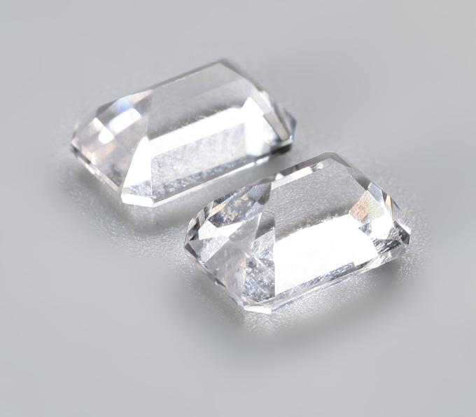 Пара данбуритов высокой чистоты 3,44 карата