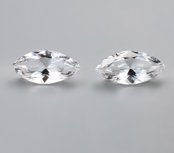 Крупная пара данбуритов высокой чистоты 4,23 карата