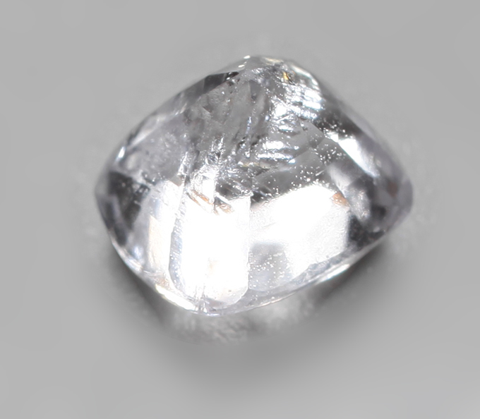Бесцветная шпинель 1,31 карата