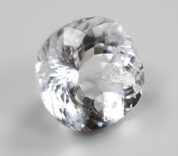 Редкий поллуцит 1,95 карата